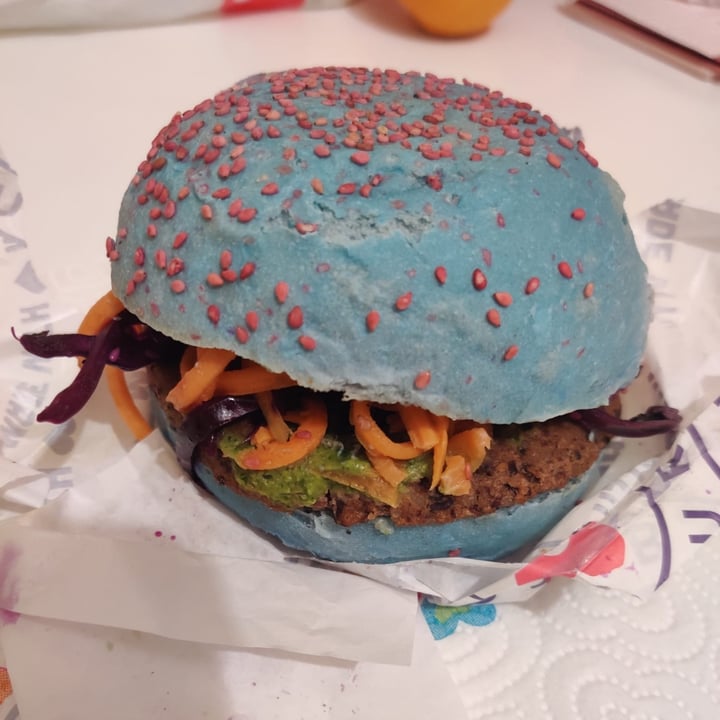 photo of Flower Burger Il Puffo Burger shared by @carlotta92 on  15 Apr 2022 - review