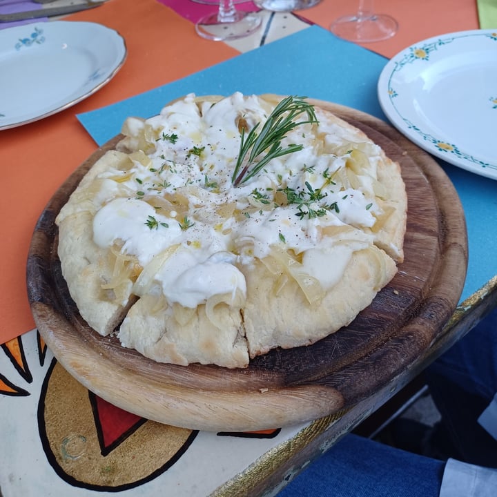 photo of Amaranto Bistrot Toscana Vegan con cipolle e stracchino vegano shared by @daniteo on  17 Sep 2022 - review