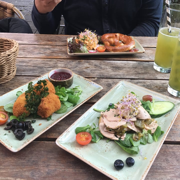 photo of Max Pett Vegan Schnitzel Plate shared by @sandy87 on  25 Apr 2021 - review