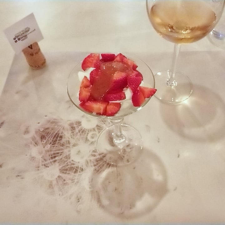 photo of Green corner Crema di non formaggio con fragole shared by @gne on  08 May 2022 - review