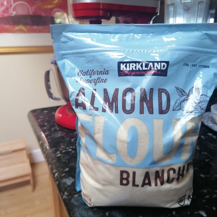 photo of Kirkland Signature Almond flour shared by @paquitafelipa on  18 Mar 2022 - review