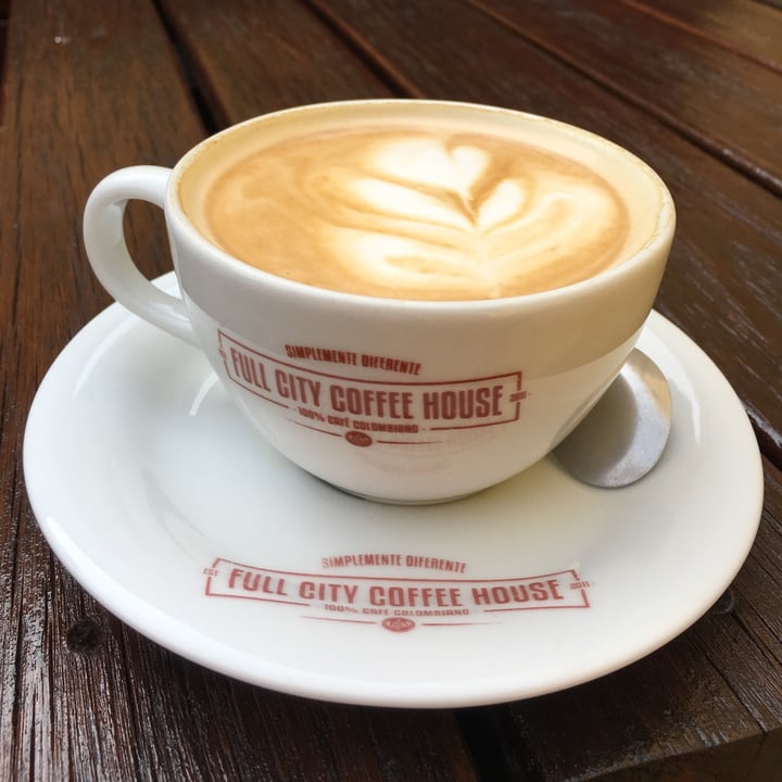 photo of Full City Coffee House Cappuccino vegano shared by @jonipastorius on  29 Jul 2021 - review