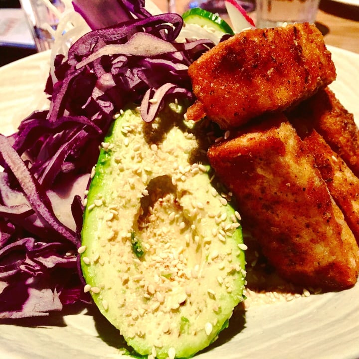 photo of Earls Kitchen + Bar Crispy Tofu Zen Bowl shared by @veganonthego on  17 Jan 2019 - review