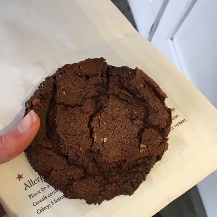 photo of Pret A Manger Dark Chocolate & Almond Butter Cookie shared by @cheapsoybean on  02 Sep 2020 - review