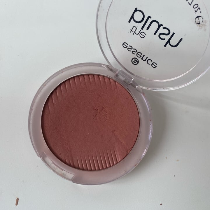 review photo of Essence Cosmetics The Blush (color 10 Befitting) shared by @izaskunsantos on 31 Oct 2022 - review