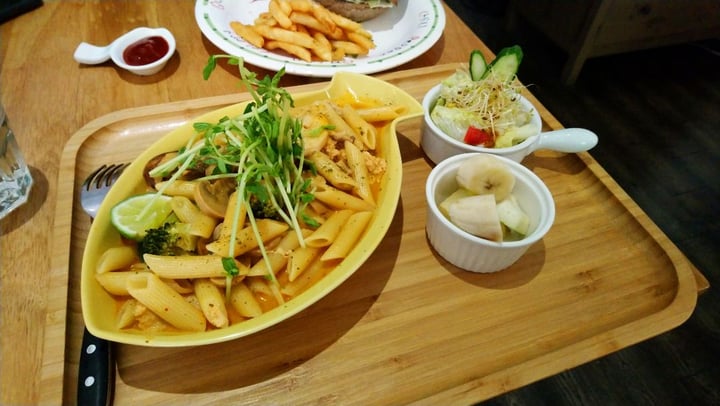 photo of 品品99 咖啡 輕食 泰式酸辣筆管麵 shared by @spoonsvegan on  01 Jun 2019 - review