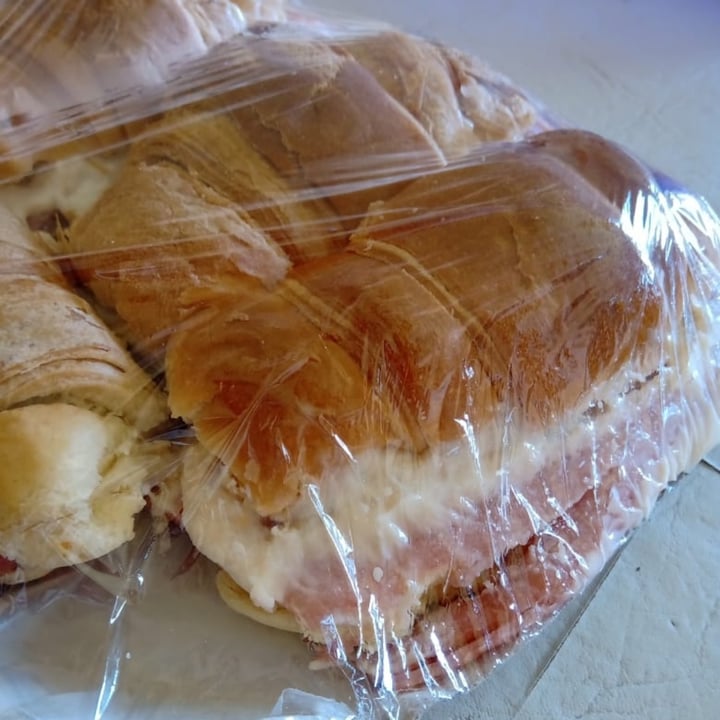 photo of Veganesh Sacramentos Rellenos Jamón Y Queso shared by @nago on  08 Oct 2020 - review