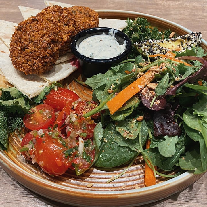 photo of Genius Central Singapore Falafel Bowl shared by @iranahranahrun on  15 May 2021 - review