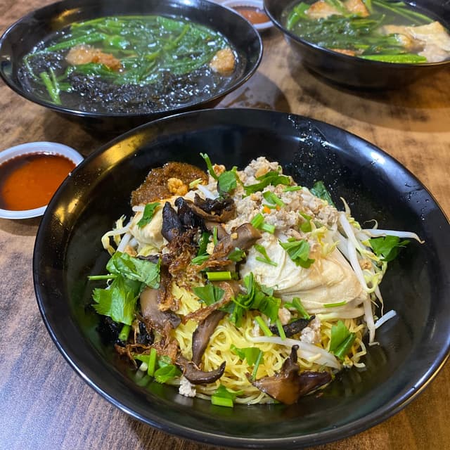 「Mushroom Minced Meat Noodles (Dry)」の料理の写真