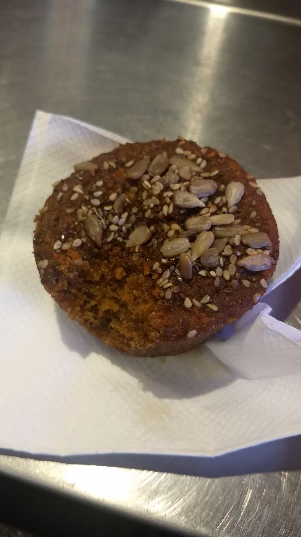 photo of JU Vegano Muffin carrot cake shared by @latanazang on  03 Aug 2019 - review