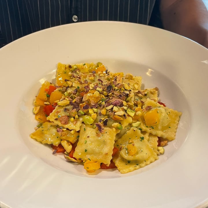 photo of Ristorante Vegano Biologico La Lanterna ravioli con pistacchio shared by @pollyberlin on  29 Jun 2022 - review