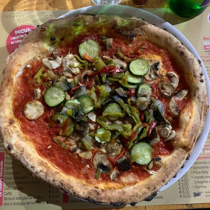 photo of Pizzeria Bella Ischia Pizza vegetariana senza mozzarella shared by @annalisab on  31 Mar 2022 - review
