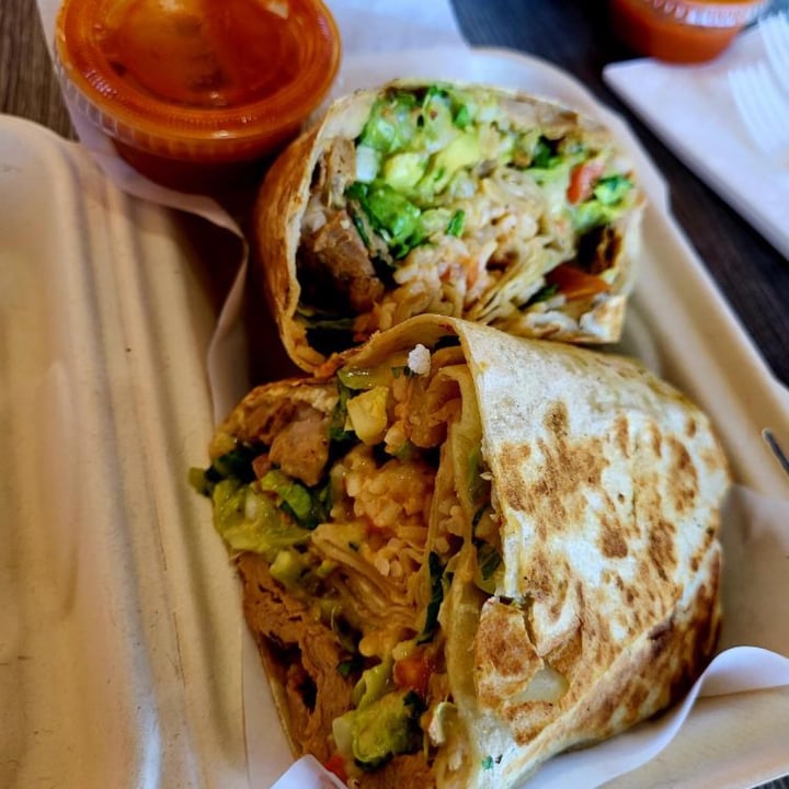 photo of Vegan urbano Burrito shared by @parasocialvegan on  19 Jul 2022 - review