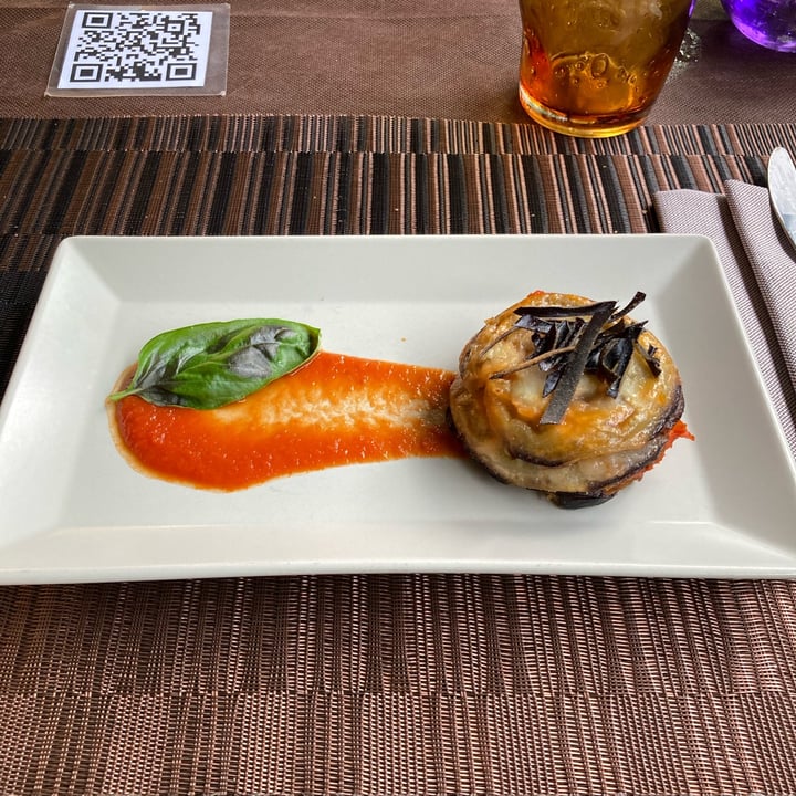 photo of GingerGi Veggie-Pop restaurant Melanzane alla parmigiana shared by @alemaguolo on  01 Jul 2022 - review