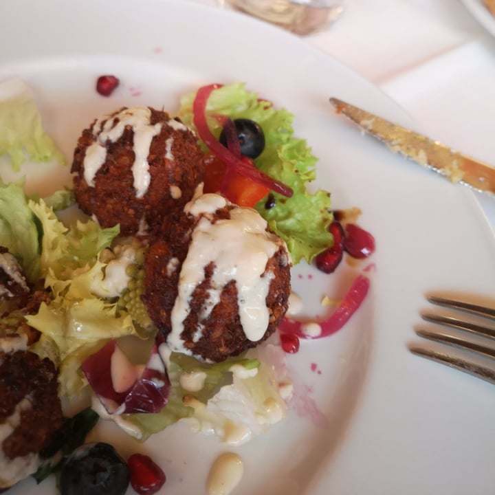 photo of Trattoria Sbeghen Polpette di Ceci Con Maionese Veg e verdure Croccanti shared by @vivarchitettura on  19 Oct 2022 - review