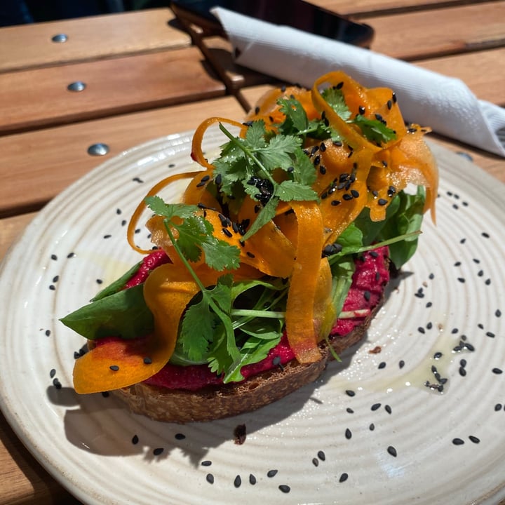 photo of FAUNA Café y Flora Tostada con hummus shared by @ignaciottd on  22 Jun 2021 - review
