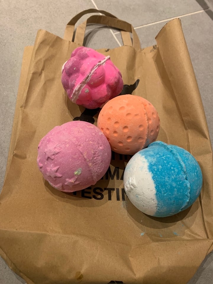 photo of LUSH Fresh Handmade Cosmetics Bath bomb shared by @shotsbytofuu on  05 Jan 2020 - review