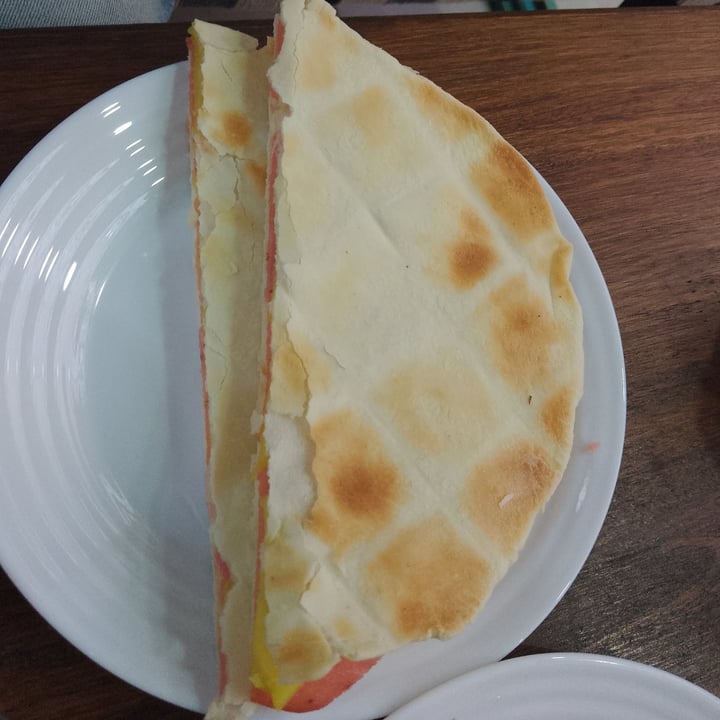 photo of Raymundo Café Vegan Tostado árabe de jamon, queso y tomate shared by @antiespecistaszs on  26 Jun 2022 - review