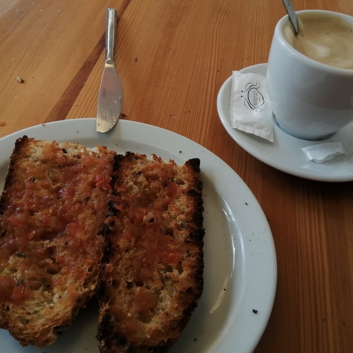 review photo of bakery bertiz Café con soja y tostada de tomate shared by @lulayloscinco on 25 Sep 2020 - review