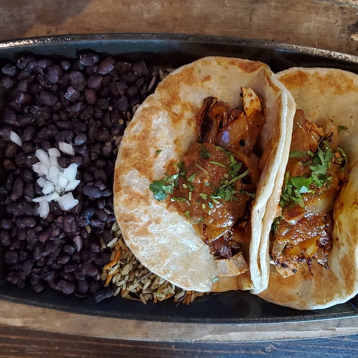 photo of Nacho Daddy Vegan Chick’n Tacos (2) shared by @eriluc on  04 Feb 2021 - review