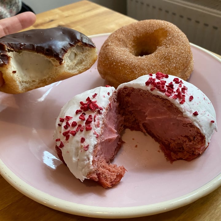 photo of Brammibal's Donuts Donut Red Velvet shared by @ambrabc on  22 Jan 2022 - review