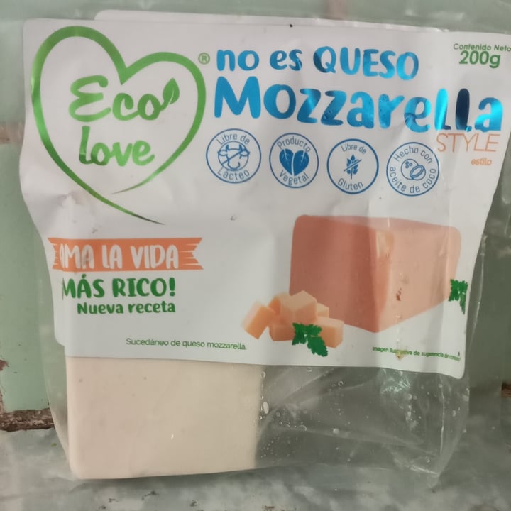 review photo of Ecolove No Es Queso Mozzarella Style shared by @rominaaa on 29 Mar 2022 - review