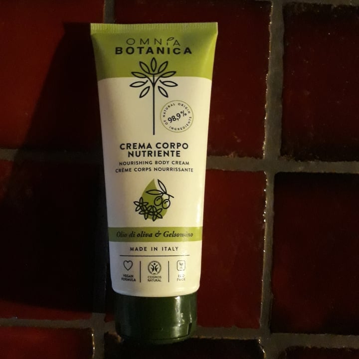 photo of Omnia Botanica Crema Corpo Nutriente shared by @francesca79 on  08 Jun 2022 - review