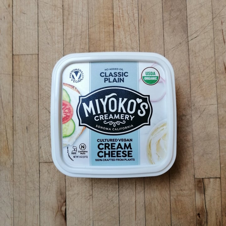photo of Miyoko's Creamery Organic Cultured Vegan Cream Cheese Classic Plain shared by @haleylenora on  18 Jul 2021 - review