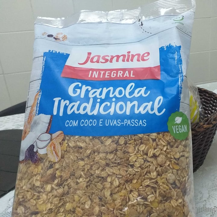 review photo of Jasmine granola tradicional com coco e uvas-passas shared by @atr54 on 15 May 2022 - review