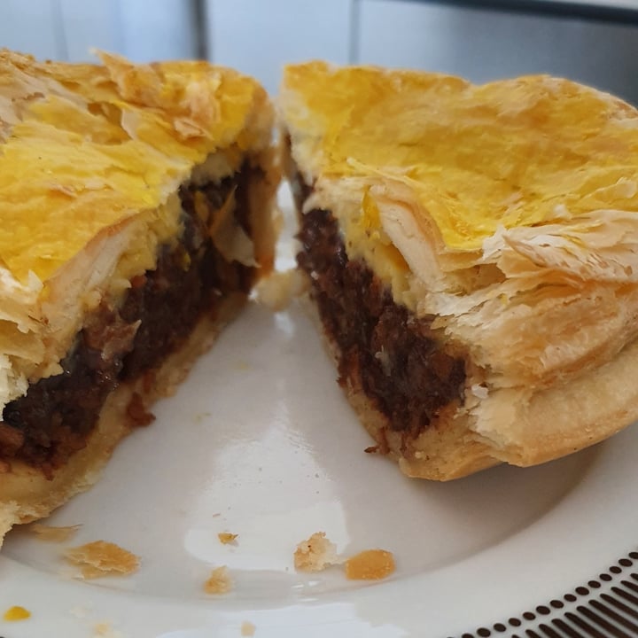 photo of Richoux Patisserie Vegan Mince and Cheese shared by @vanenaweb on  13 May 2022 - review