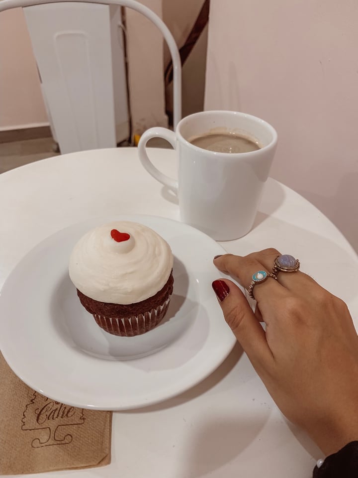 photo of Peace of Cake Cupcakes shared by @proteccionplaneta on  12 Dec 2019 - review