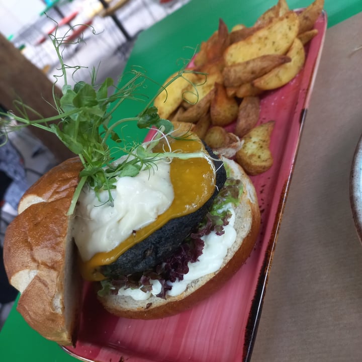 photo of Athens Vegan Burgers Porcini shared by @temperancexiiii on  08 Aug 2022 - review