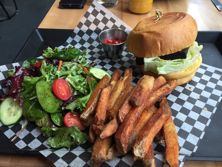 photo of Invitation V Bahn mi burger shared by @mseto on  18 Aug 2019 - review