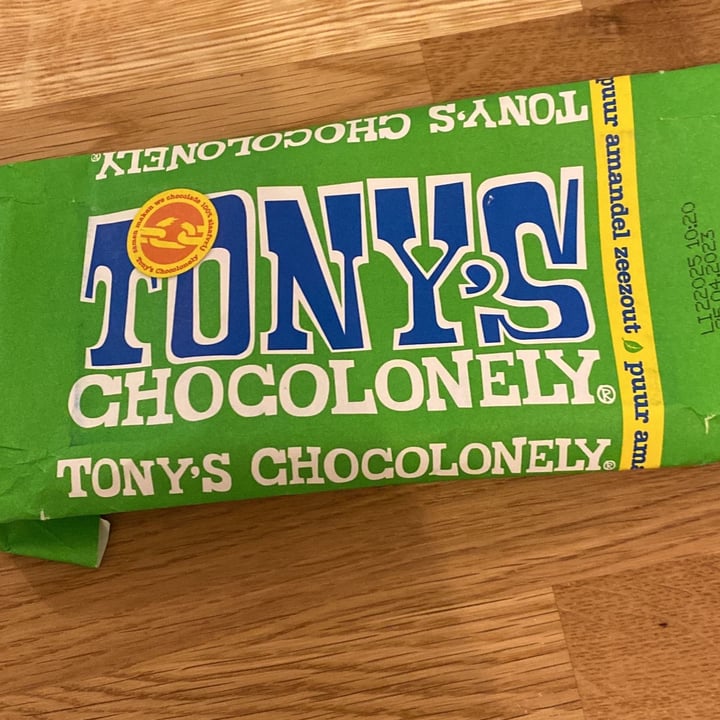 photo of Tony’s Chocolonely Dark Almond Sea Salt 51% shared by @matteodeiana on  10 Mar 2022 - review