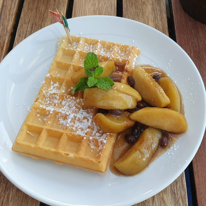 photo of The Waffle House Hot Dutch Apple Waffle shared by @compassionate1candy on  02 May 2022 - review