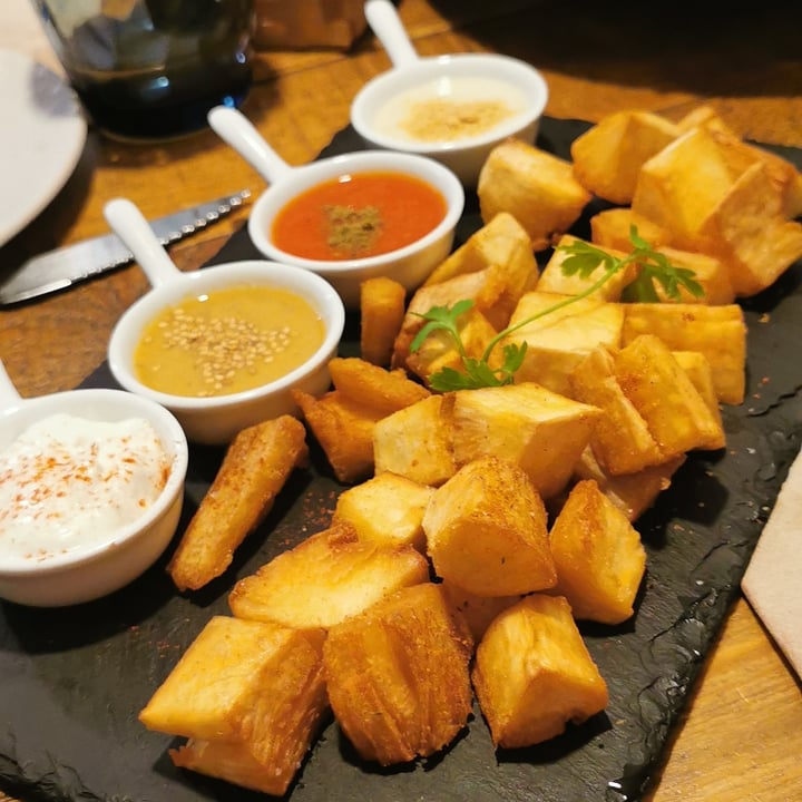 photo of Enkuentro Cocina Natural Yuca 4 salsas shared by @veggieterranean on  12 Oct 2022 - review