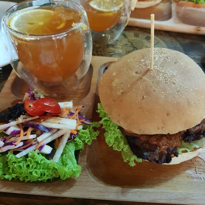photo of nomVnom Bistro Temptation Satay Burger shared by @dourayra on  11 Mar 2020 - review