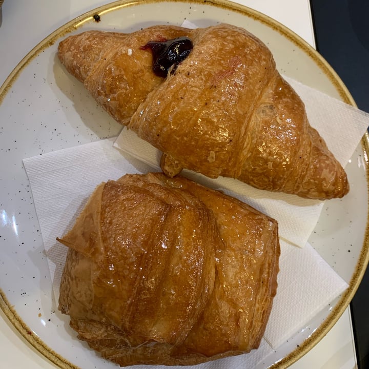 review photo of Pasticceria Antico Borgo Bakery brioche vegana shared by @rubricaverde on 06 Dec 2021 - review
