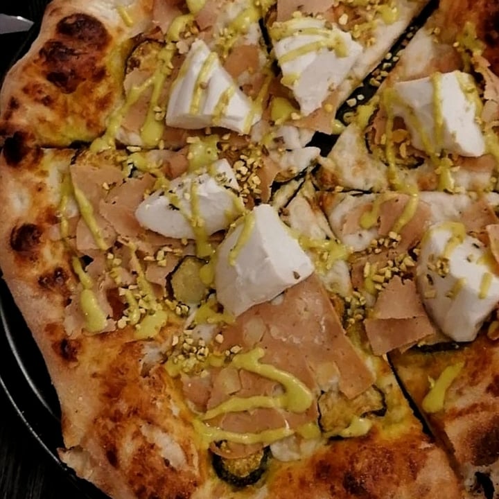 photo of Pizzeria "I Partenopei" Brescia Pizza vegana shared by @jessica1995 on  16 Jun 2022 - review