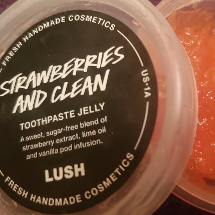 photo of LUSH Fresh Handmade Cosmetics Strawberries and clean: Toothpaste shared by @theknightwhosaysne on  14 Nov 2020 - review