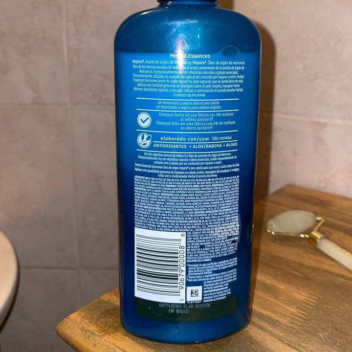 photo of Herbal Essences Herbal Essences - shampoo argan marocco oil shared by @alexandrazamb on  07 Jul 2022 - review