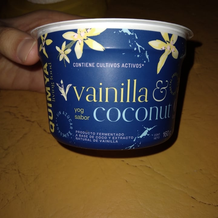 photo of Qymia yogurt a base de coco y vainilla sin azucar agregada shared by @veganinrecovery on  12 Feb 2022 - review