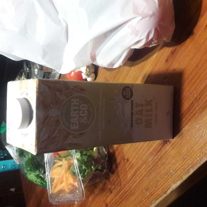 review photo of Earth & Co Unsweetened Oat Milk shared by @nick17 on 17 Sep 2020 - review