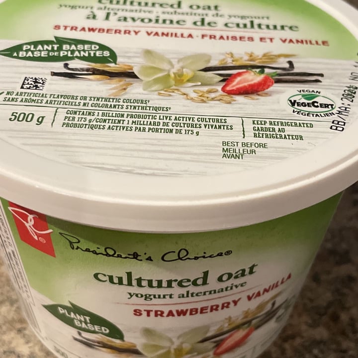 photo of President's Choice Cultured oat Strawberry Vanilla shared by @dgomes on  02 Nov 2021 - review