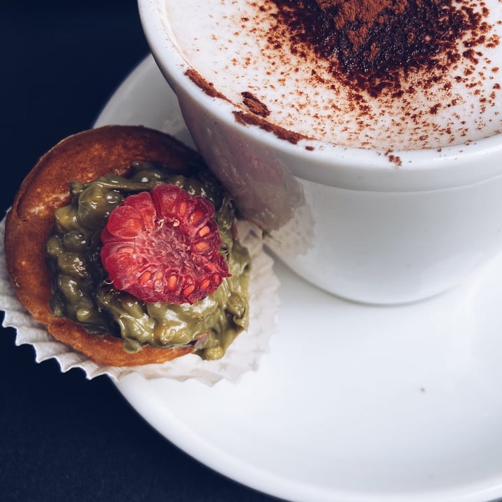photo of Efrem - Caffetteria, Pasticceria, Cucina Pasticcino pistacchio E Lampone shared by @johrgia on  14 Nov 2021 - review