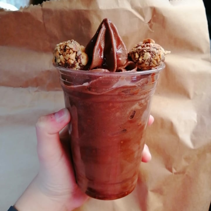photo of Fat Vegan Malteada Fatrrero Rocher shared by @cameg on  01 May 2022 - review