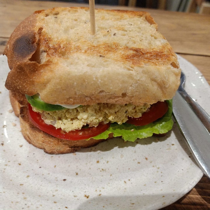photo of Lá Studio Tofu eggless sandwich shared by @conjuringwanderlust on  14 Mar 2021 - review