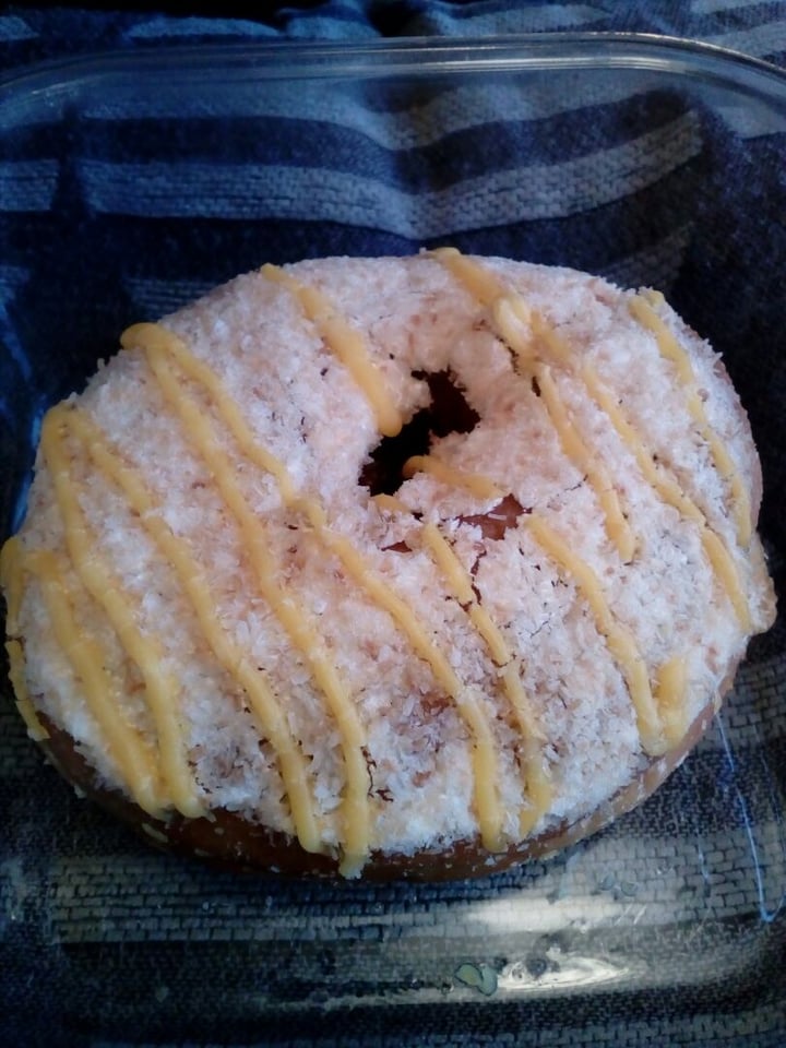 photo of Donut Corp. Dona de Mango Maracuyá Coco shared by @unknownsoldier on  25 Feb 2020 - review