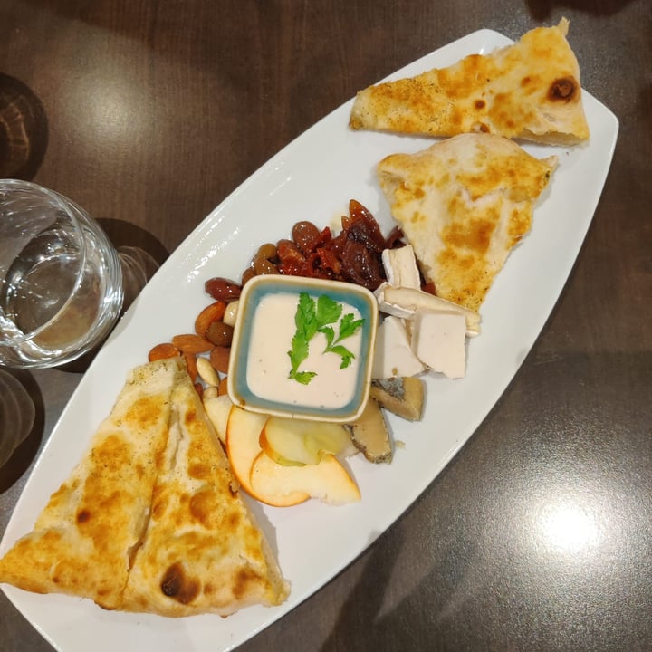 photo of Utopia Vegan & Italian restaurant Cheese platter shared by @itslara on  19 Sep 2022 - review