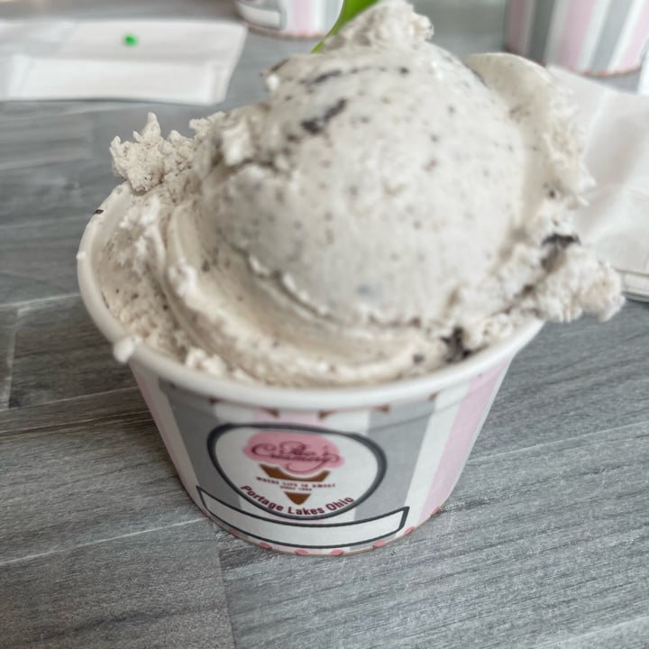 photo of Pav's Creamery in Green cookies and cream Soy Ice Cream shared by @sgerber33 on  06 Aug 2022 - review